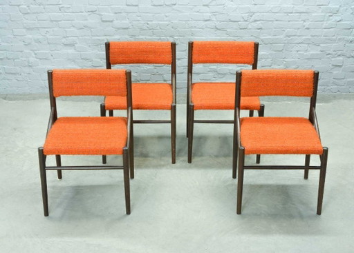Set aus 4 Esszimmerstühlen aus Wengé-Holz mit orangefarbenem Bouclé-Stoffbezug. Niederlande, 1960er Jahre. (photo 2 of 13)