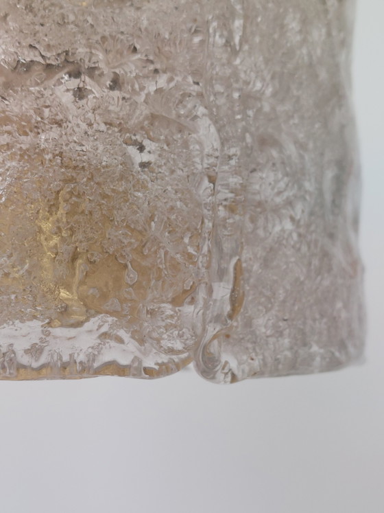 Vintage hanglamp uit het midden van de 20e eeuw met matglazen kap en messing afwerking. – doria, Hanglampen (photo 4 of 11)