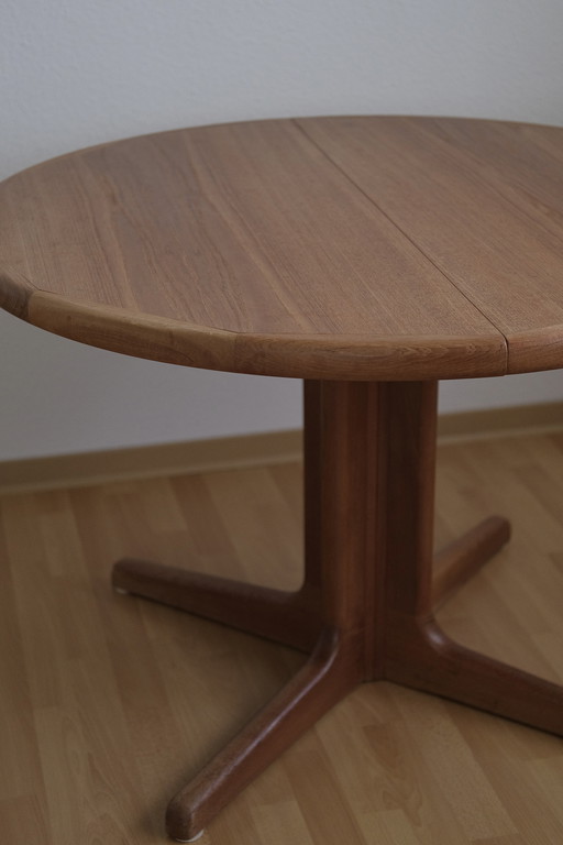 Midcentury eettafel rond massief teakhout uitschuifbaar Deens design jaren 50 60