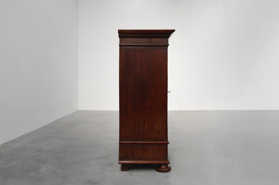 Image 1 of Armadio antico francese in quercia intagliato a mano del XVI secolo