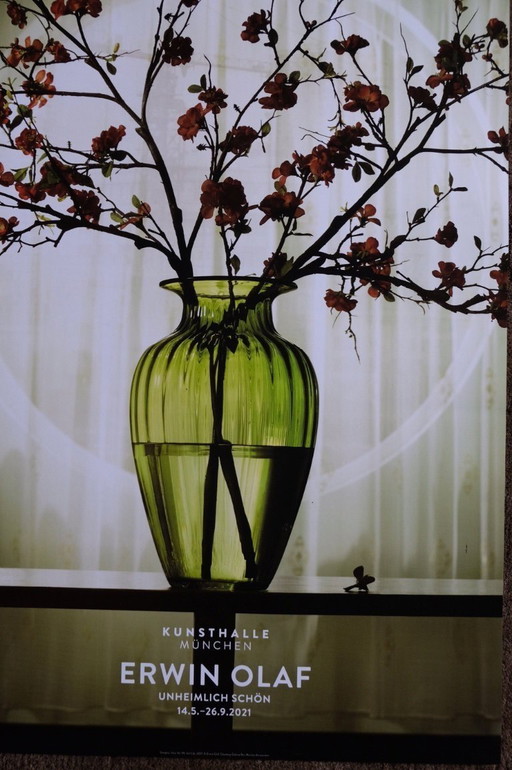 Exposición de Erwin Olaf "Unheimlich Schön" | cartel