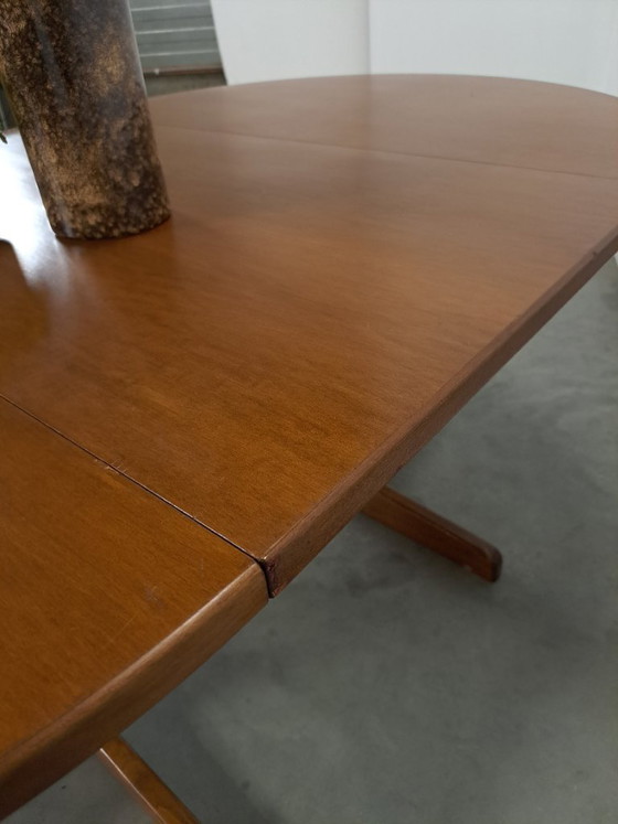 Image 1 of Round extendable dining table Thonet