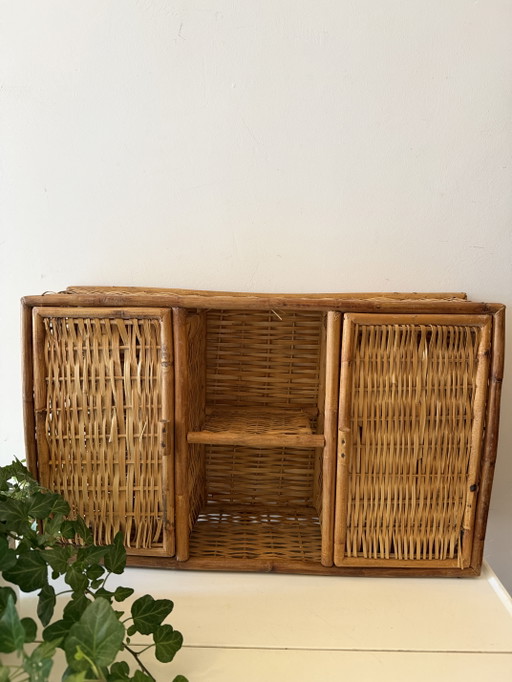 Rotan kastje met deurtjes