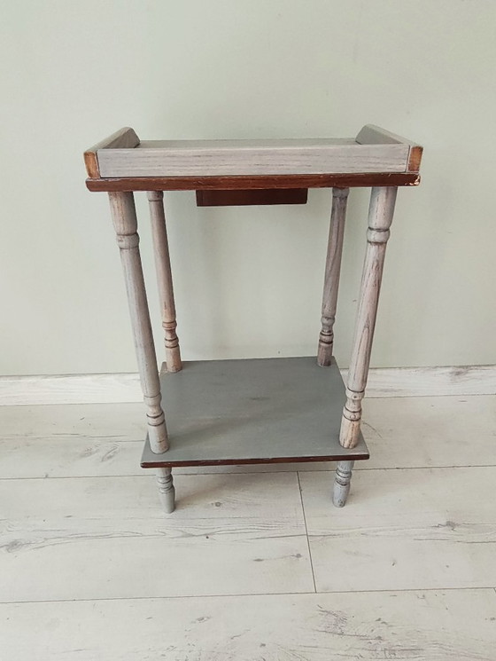 Image 1 of Tavolino laterale in legno massello