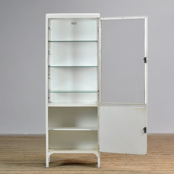 Gabinete médico antiguo, década de 1970. – Hosmet, Armarios, Glass, Metal (photo 4 of 9)
