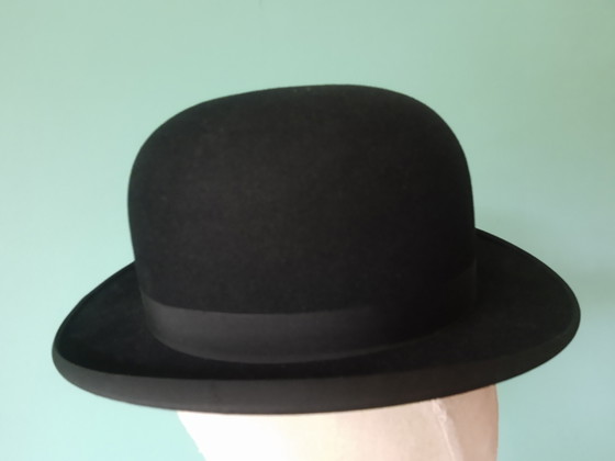 Image 1 of Chapeau melon ancien en feutre noir de Ferguson Bros Piccadilly, Londres, fait main entre le milieu et la fin du XIXe siècle.