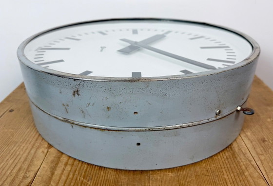 Grande horloge industrielle double face pour chemin de fer ou usine, de la marque Simlex, années 1960 (photo 15 of 18)