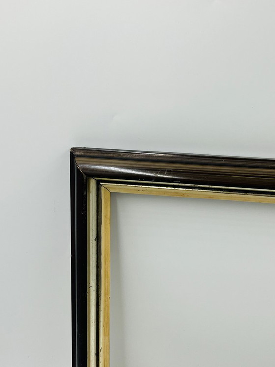 Image 1 of Antiker, dunkelbrauner Rahmen mit doppelter Goldverzierung