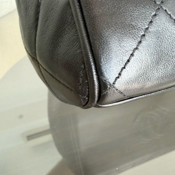 Image 1 of Chanel Clutch mit Kette – Gestepptes Lammleder, Schwarz, 24-karätige Goldbeschläge, Serie 3