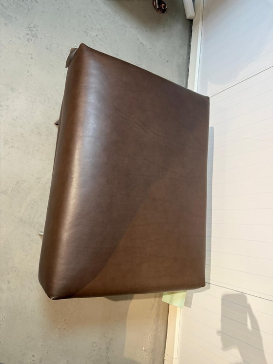 Taburete Omega – Reposapiés y pufs, Leather, Metal (photo 2 of 3)