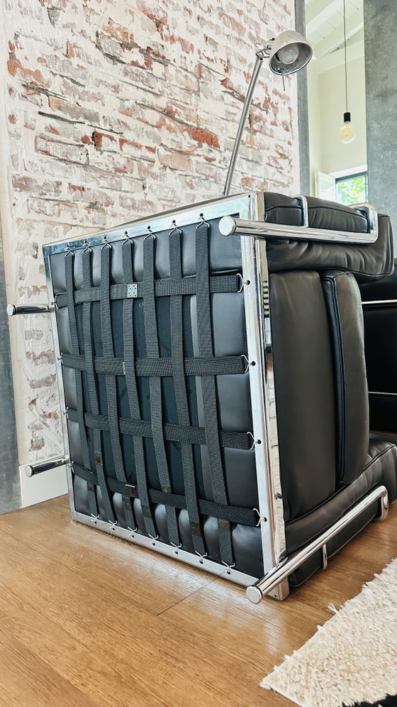 Due Poltrone Cassina LC 2 – Leather, Metal (photo 6 of 6)
