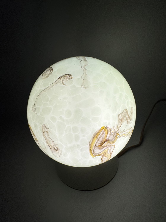 Image 1 of Lampada da soffitto vintage verde opalino con effetto marmo: un'attrazione retrò suggestiva