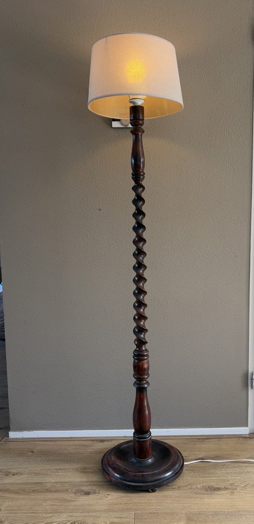 Vintage Gedraaide Houten Vloerlamp Met Riverdale Kap – vloerlampen, Textile, Wood (photo 2 of 6)