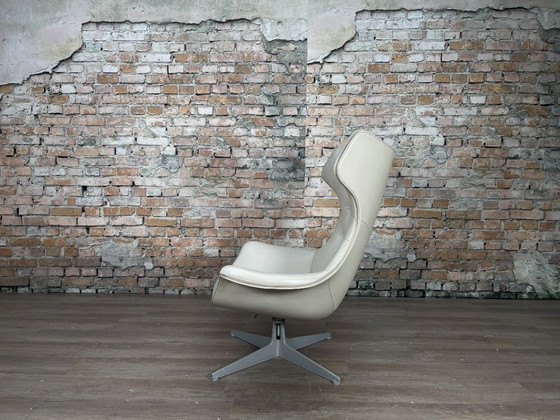 Image 1 of Poltrona Frau Regina Swivel Chair