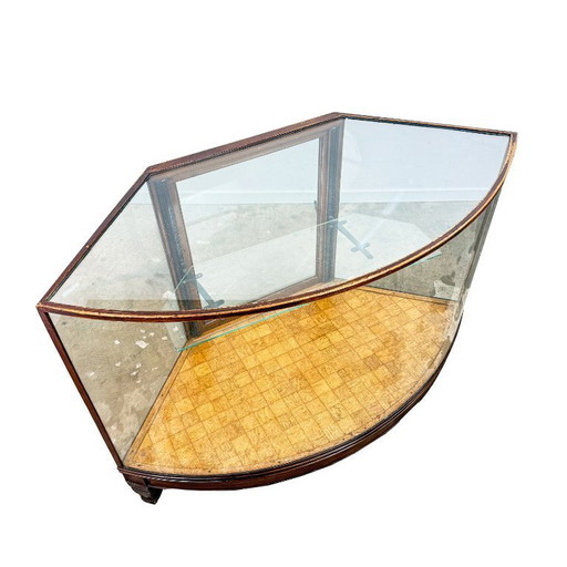 Antieke vitrinekast met gebogen glas – houten displaykast – begin 20e eeuw