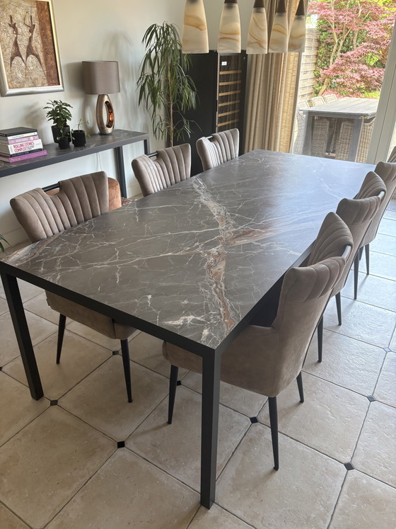 Image 1 of Mesa de comedor de cerámica con mesa auxiliar.