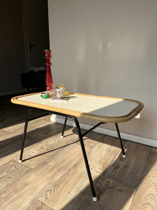 Mesa de ratán vintage