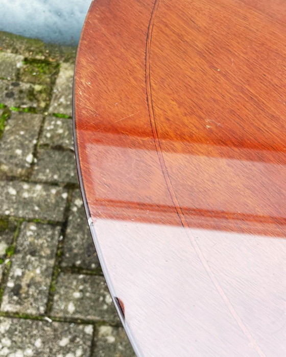 Image 1 of Klassischer runder Couchtisch/Wohnzimmertisch