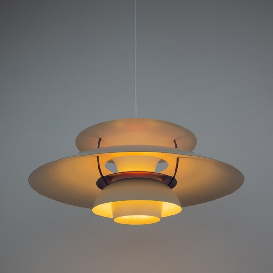 Par de lámparas colgantes PH 5 de 2 pulgadas diseñadas por Poul Henningsen. – Louis Poulsen (photo 3 of 15)