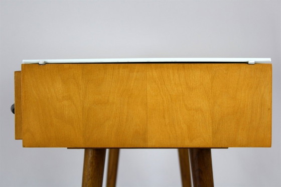 Gerestaureerd schrijfbureau in mid-century modern stijl van Up Zavody, jaren 60. – Glass (photo 10 of 20)