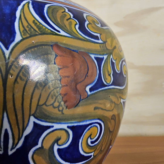 Image 1 of Vintage Majolica Italiaanse Vaas met leeuw-rampant (Hoogte 27cm) kleurrijke vaas (handgemaakt)
