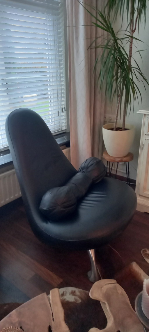 Leolux chi armchair.