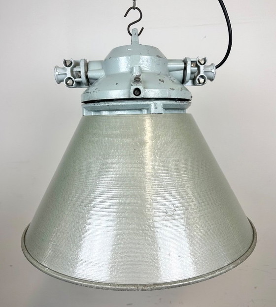 Image 1 of Lampada industriale antideflagrante con paralume in alluminio di Elektrosvit, anni '70