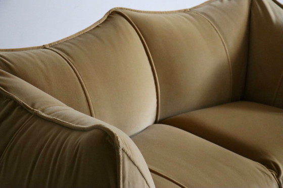 Le Bambole sofa in velvet By Mario Bellini For B&B Italia, 1970s, 2 seaters, Beige, Vintage (photo 5 of 17)