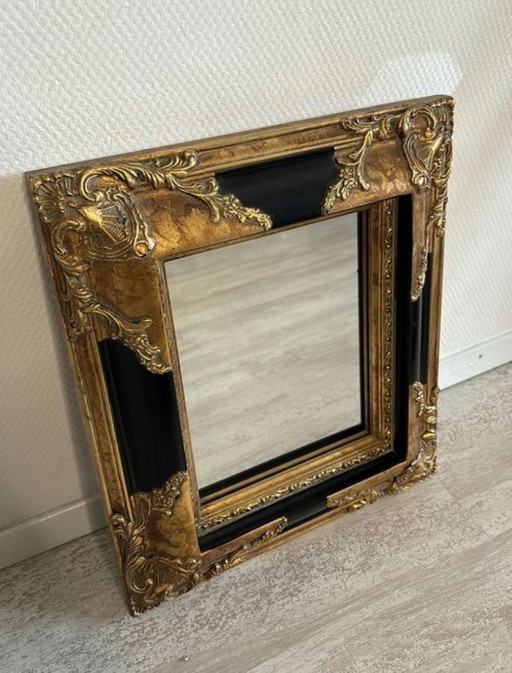 Specchio vintage con cornice dorata