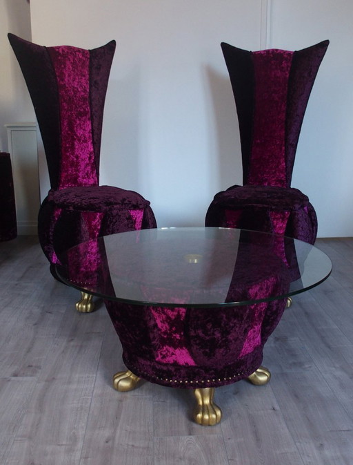 Couchtisch und zwei Thronsessel aus lila-fuchsiafarbenem Samt von BRETZ