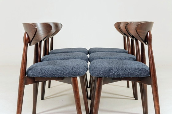 Image 1 of Moderne set van 6 eetkamerstoelen, blauw marine bouclé en donker beukenhout