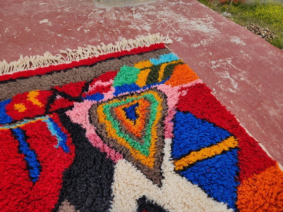 Image 1 of Kleurrijk Beni M’Guild tapijt 250x150 cm – Handgemaakt Marokkaans wollen tapijt – Abstract Berber kunstontwerp