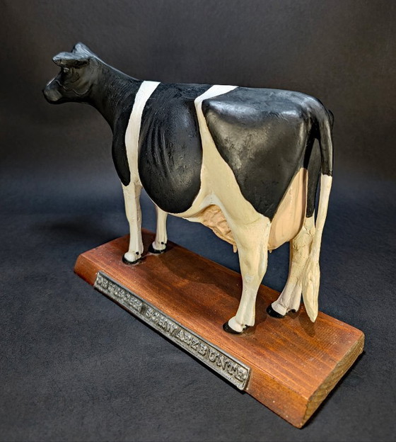 Grande mucca tedesca Black-Bunte d'epoca su piedistallo – Sculture, Metal, Wood (photo 4 of 6)