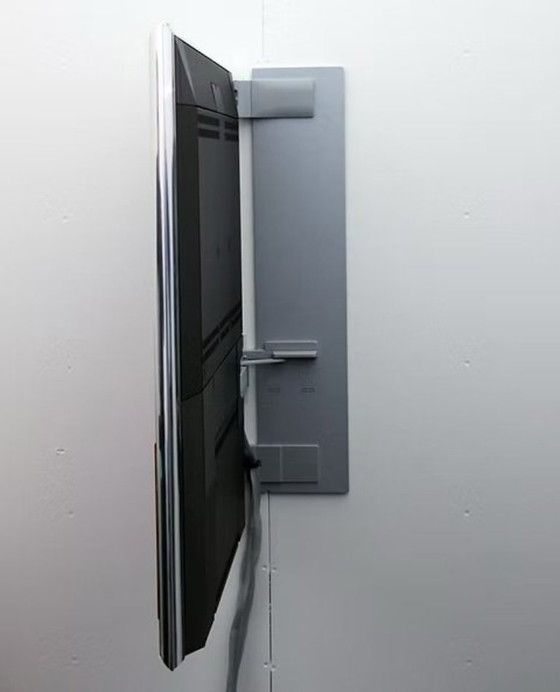 Image 1 of B&O Bang & Olufsen BeoVision 10 40"