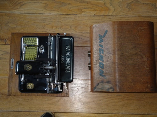 Machine à écrire Mignon AEG modèle 4