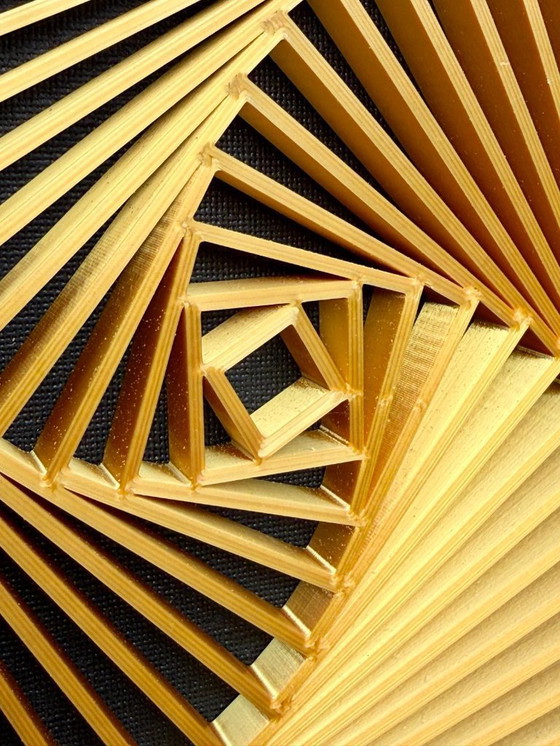 Image 1 of 3D-gedrucktes geometrisches Spiralkunstwerk – Seiden-PLA auf Leinwand – Gerahmte, limitierte Auflage (2026)