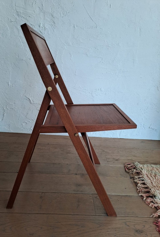 Image 1 of Casegoods Klappbarer flacher Stuhl