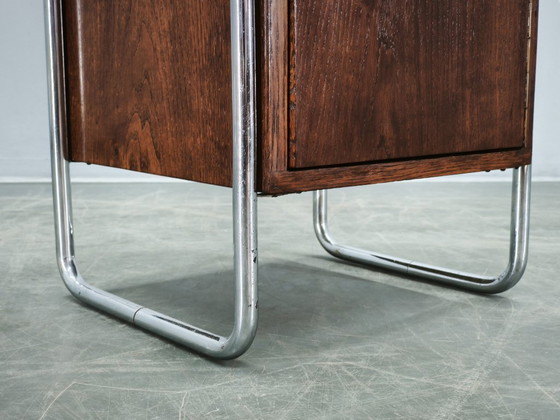 Image 1 of Table de chevet tubulaire en chêne et chrome de style Bauhaus, Tchécoslovaquie des années 1940