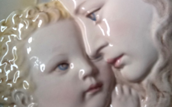 Image 1 of Placa antigua en relieve, Viena, Austria, Karl Perl, María y el Niño Jesús.