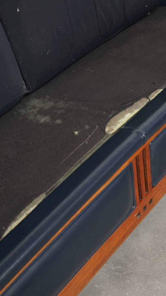 Image 1 of Divano a 2,5 posti Schuitema dal design Art Déco, con lavorazione in legno e pelle di vacchetta blu scuro