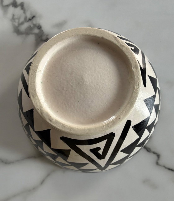Image 1 of Zwart-witte keramische saladekom met etnisch patroon