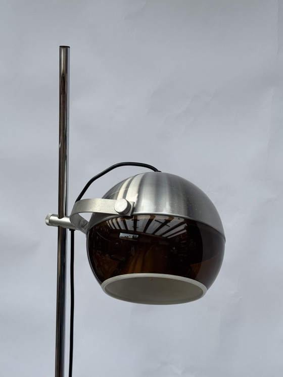Image 1 of Lampada da terra vintage Dijkstra con globo a forma di occhio in acrilico marrone | Design olandese anni '70