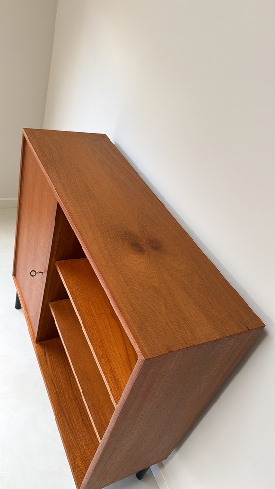Image 1 of Vintage wooden cabinet with shelves and 1 door