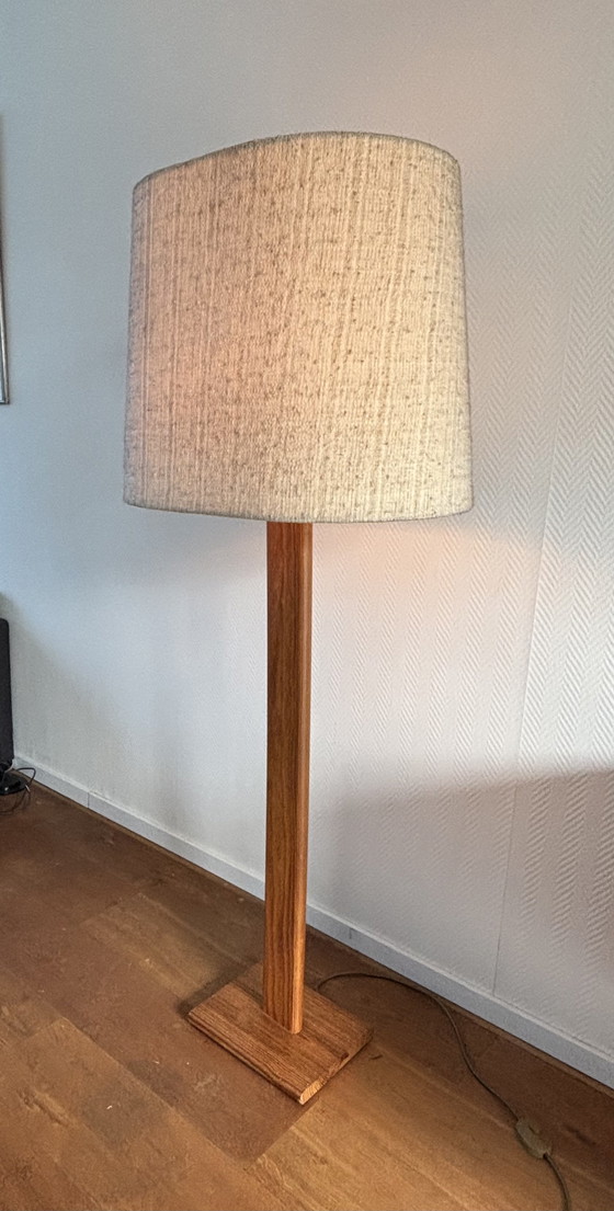 Image 1 of Lampadaire scandinave vintage en pin