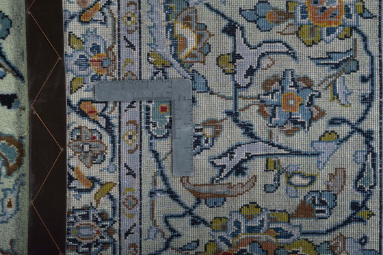 Image 1 of Signed Kashan cork - 397 x 306 cm - Pistachio green