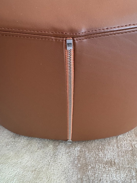 Image 1 of B&B Italia Papilio fauteuil en voetenbank | Bruin leer