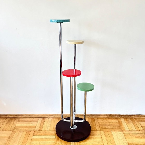 Image 1 of Funktionalistischer Pflanzenständer