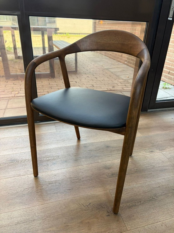 Image 1 of Artisan Neva, Europees notenhout, zwart lederen zitting