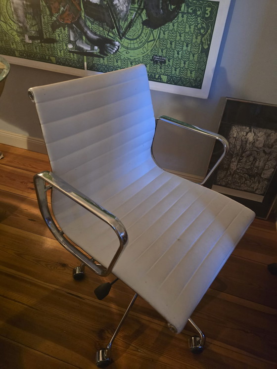 Image 1 of Design Stilwerk conference chairs in white leather, ergonomic, adjustable, on wheels