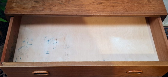Meuble vintage en teck des années 1960, avec ses pieds inclinés caractéristiques. – Meubles de rangement, Wood (photo 4 of 9)